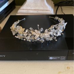 David’s Bridal Tiara -Gorgeous