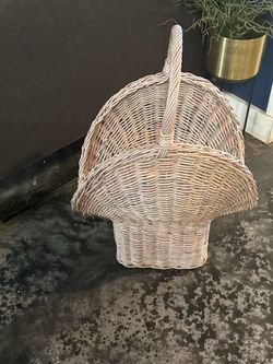 Vintage Boho / Coastal Shiny Pastel Wicker Scalloped Shell Basket
