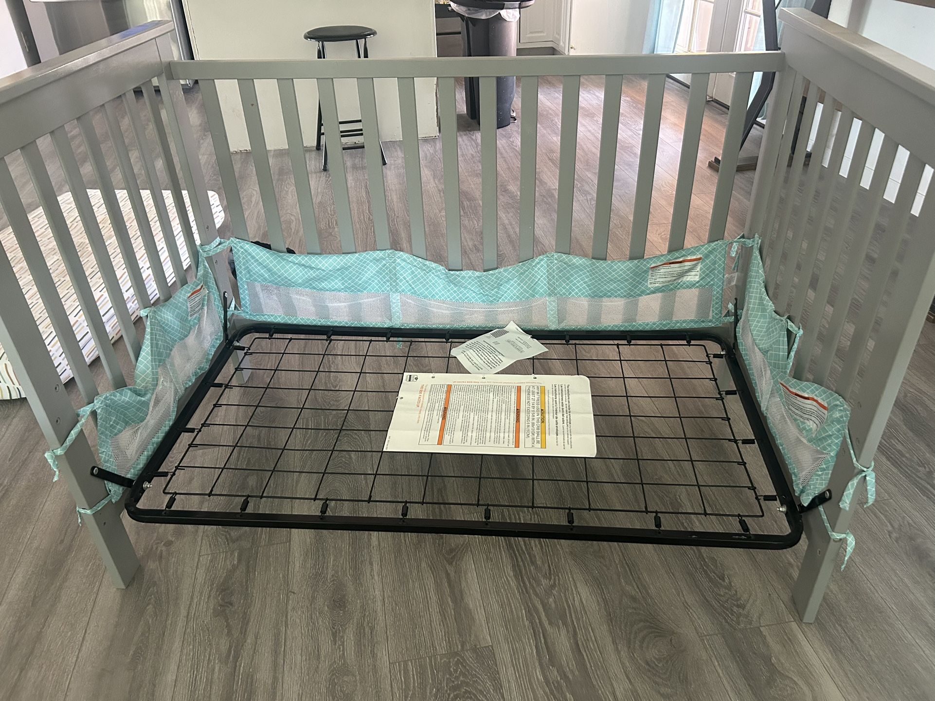 Crib/ Toddler Bed
