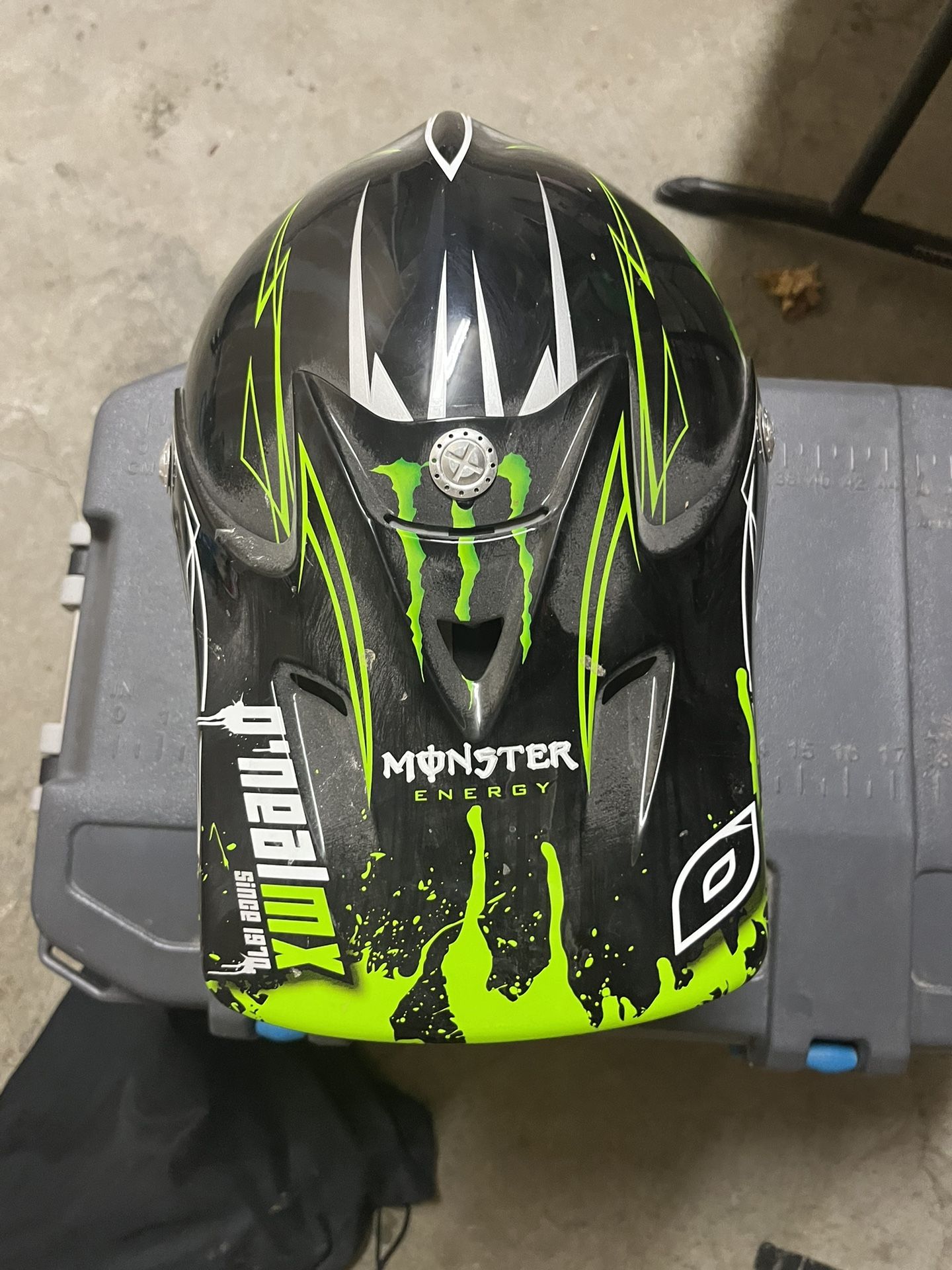 Old Dirtbike/Motorcycle Helmet.    100(negotiable)