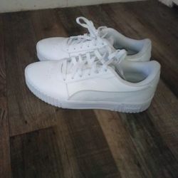 Women Pumas Sz10