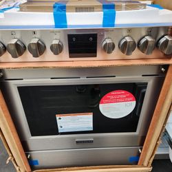 Frigidayre Profesional Gas Stove Brand New 