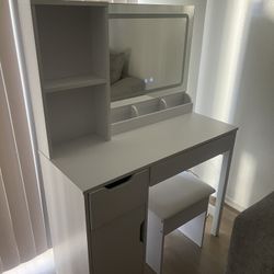 White LED Vanity with Stool - hbread description