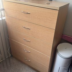 5-Drawer Dresser / Chest of Drawers