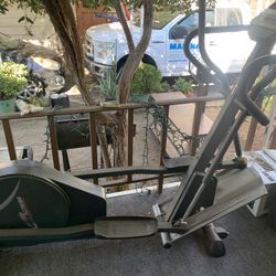 Elliptical exercise machine 