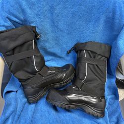Woman’s Winter Snow Boots Size 8
