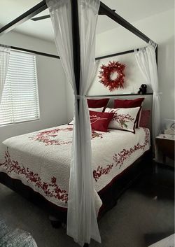 Queen Canopy Bed