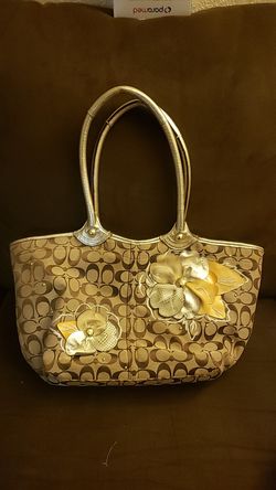 Coach Signature Bleecker flower