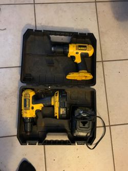 2 desalt drills charger one battery 75