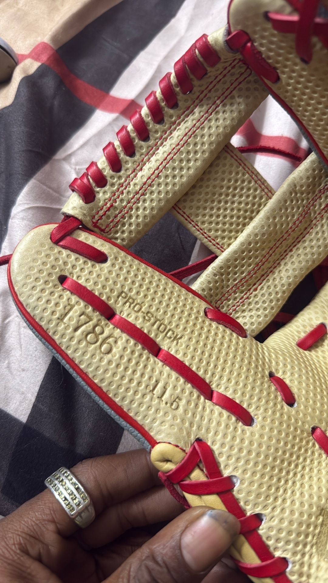 Unused New Wilson Baseball Glove