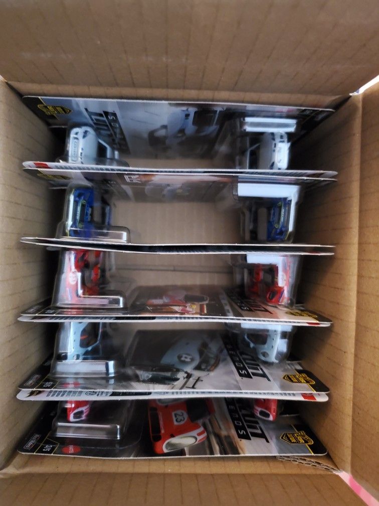 Hotwheels Circuit Legends Open Case.