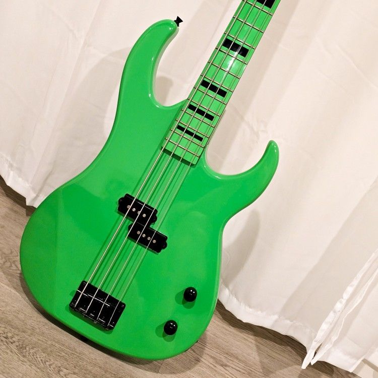 Dean Custom Zone 4-String Bass Guitar Nuclear Green