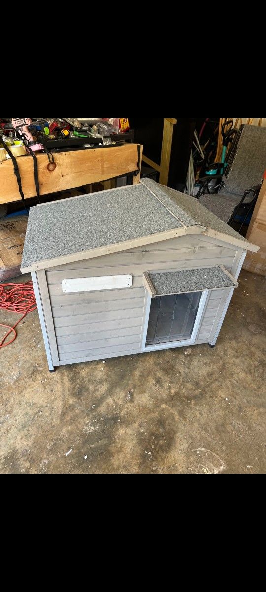 Gowoodhut Outdoor Dog House with Chew-Proof Iron Frame, Wooden Dog Kennel Weatherproof for Medium and Small Dog