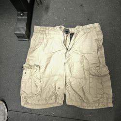 Men’s Khaki Cargo Shorts Size 40