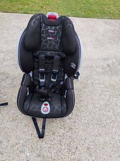 Britax Safe cell Car seat - Expire in 2 More years