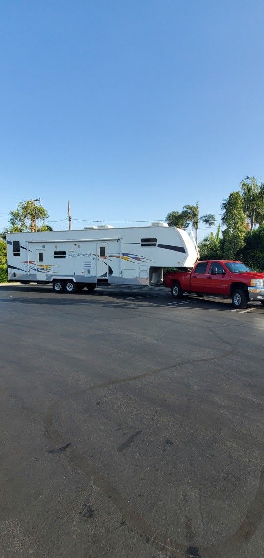 2007 Sierra Sport 37 ft toy hauler 