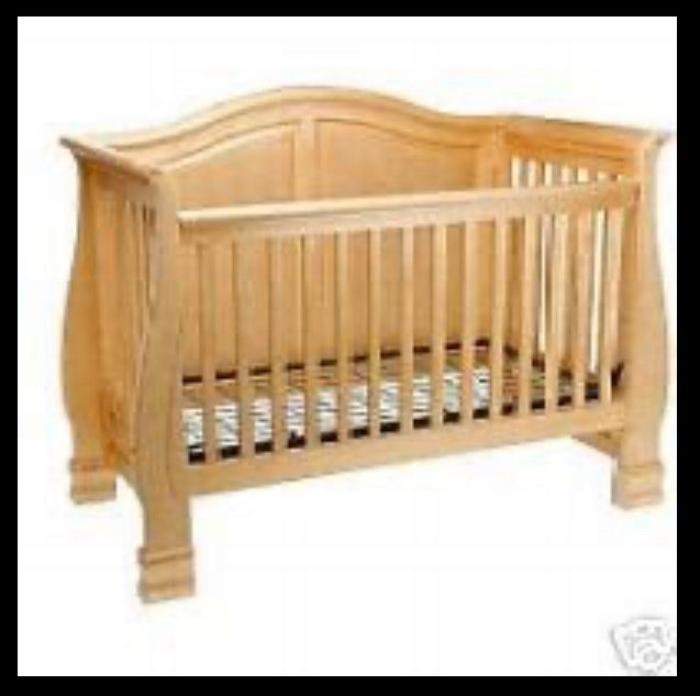 Jardine Madison Wood Convertible Crib And Bumper Liner
