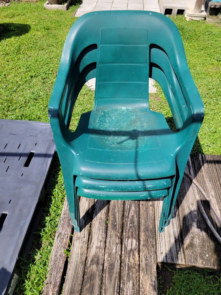 Rubbermaid Resin Lawn Chairs