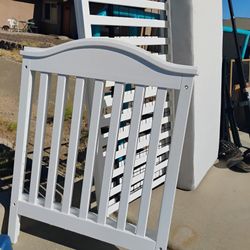 Baby Crib And Mattress 
