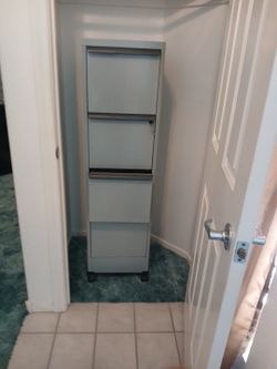 4 Drawer File Cabnet