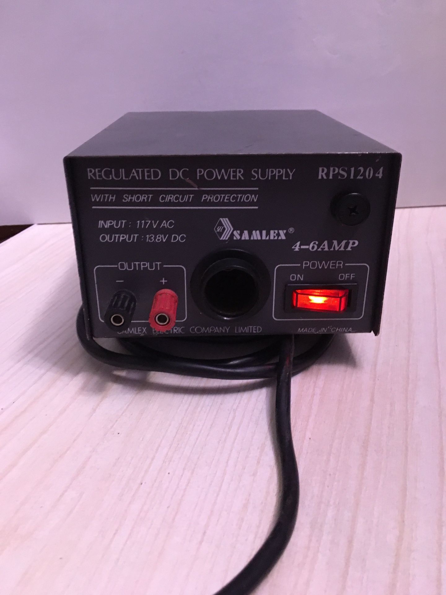 Samlex  Regulated Dc Power  13.8 V 