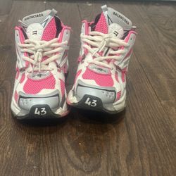 Pink balenciaga runners size 43