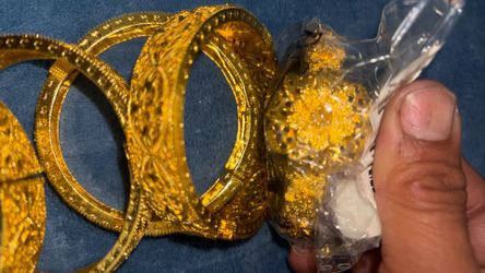 6/7 SETS OF BANGLE BRACELETS