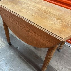 Table/Dining table/kitchen table/drop leaf table/vintage table