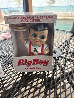 Bobs big boy bank and two tee shirts size small
