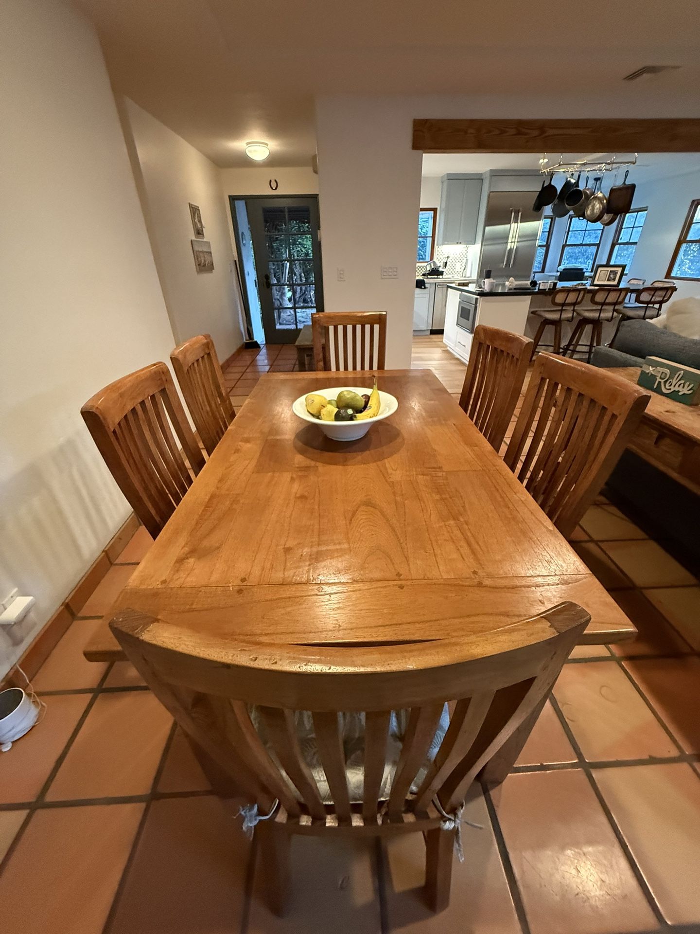 Beautiful Vintage Dining Set w/ Table & 6 Matching Chairs