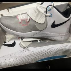 Kyrie Flytrap 3 in Original Box 🗃️ 60$ size11