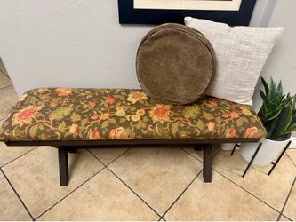 Bench-entry or bedroom