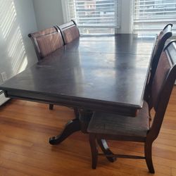 Dinning Table W/leaf And 4 Chairs