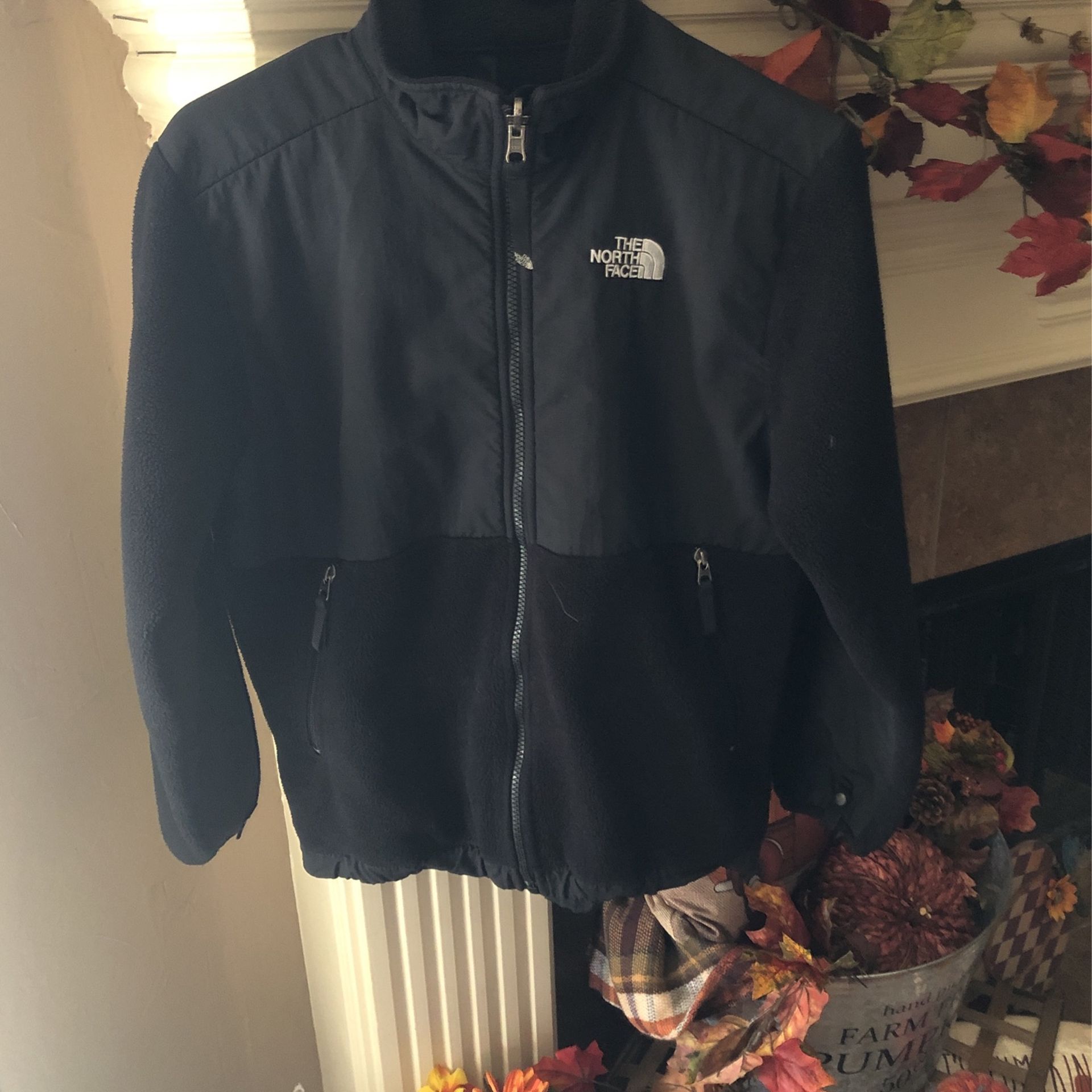 BOYS LARGE NORTH FACE JACKET