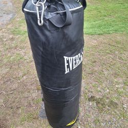 100 POUNDS PUNCHING BAG. 