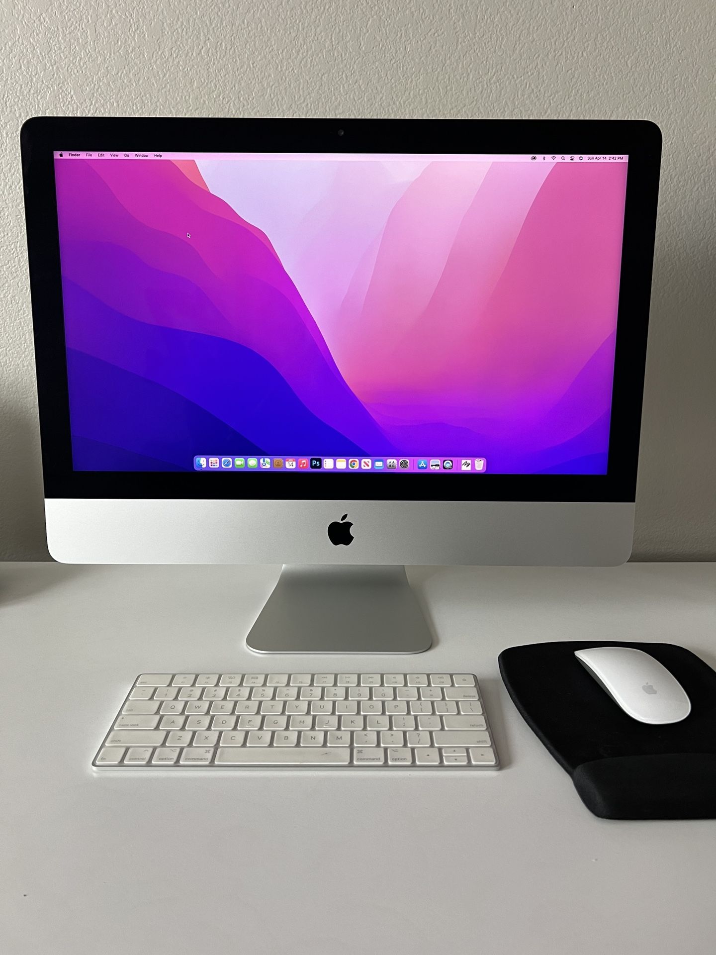 iMac 21 Inch Desktop Computer 