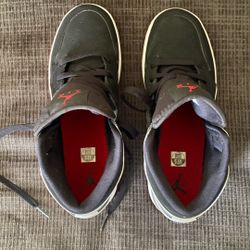 Jordan One Size 5 Y $60