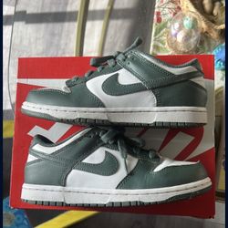 Nike Dunk Low Size 2 Youth 