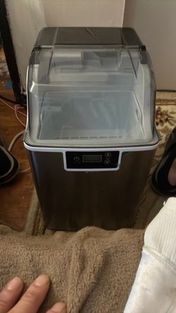 Ice cube maker