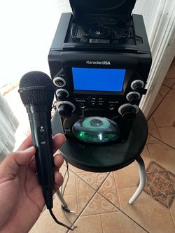 Karaoke USA CDG Karaoke Machine with Microphone