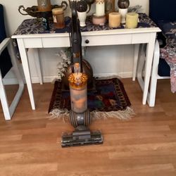 Dyson vacuum cleaner works perfect great very good condition