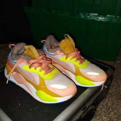 Puma Cozies , Women's Sz 8