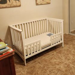 2:1 Convertible Crib / Toddler Bed