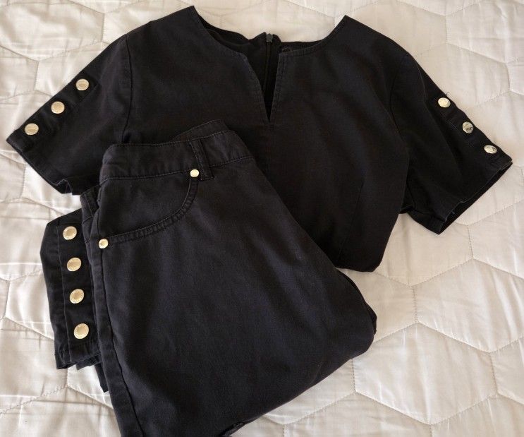 Jaanuu Scrub Set – Black, Size Small (Top & Bottom)