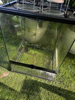 Zoo med terranium 18" L X 18" W X 24" H