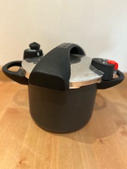 pressure cooker with steaming basket
