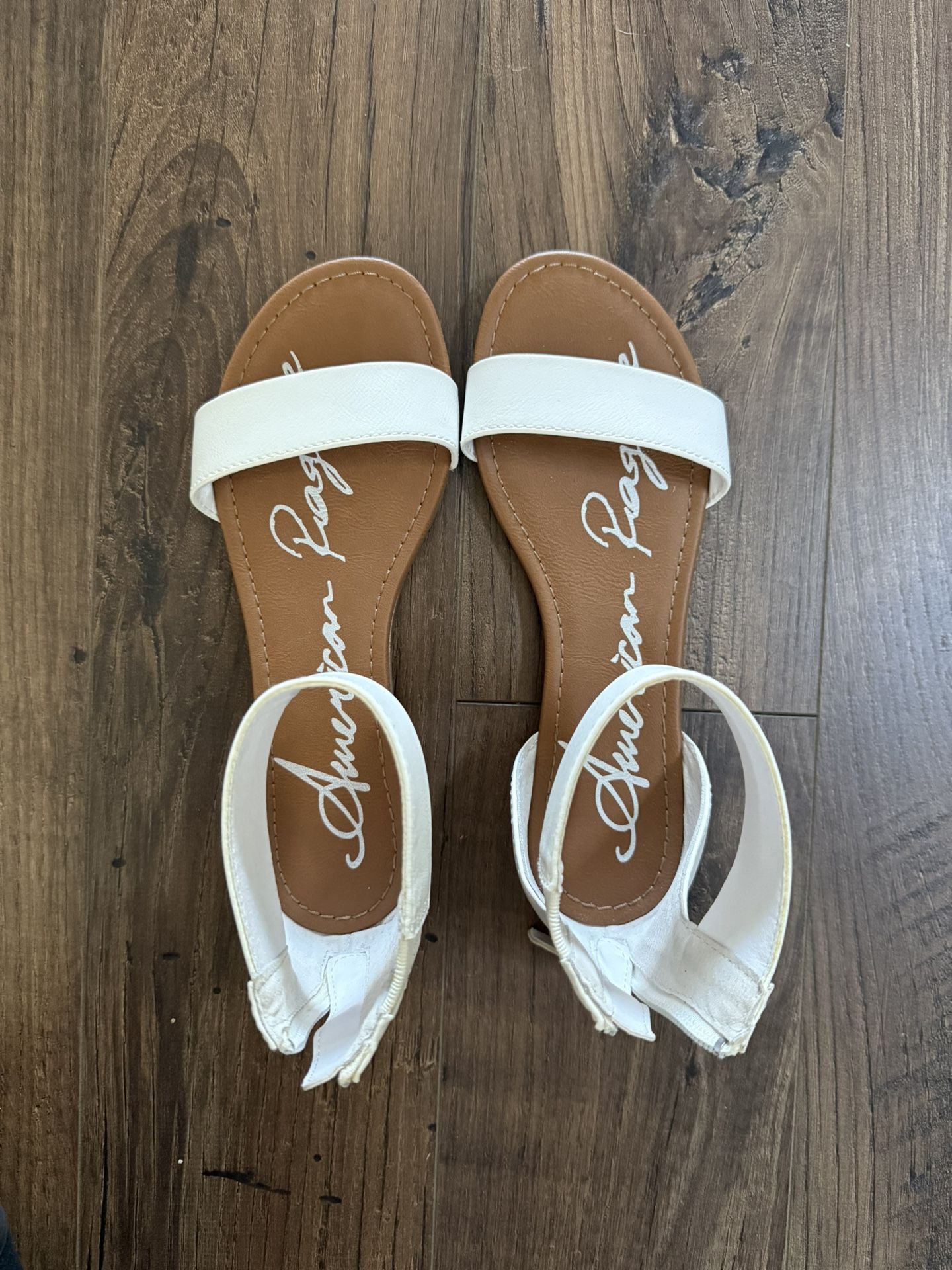 Women's flat sandals size 7.5