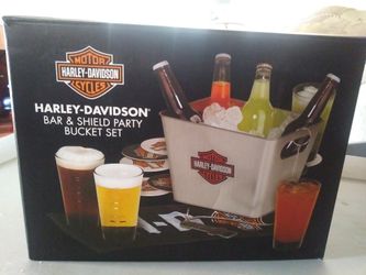 H D ..bar party set new