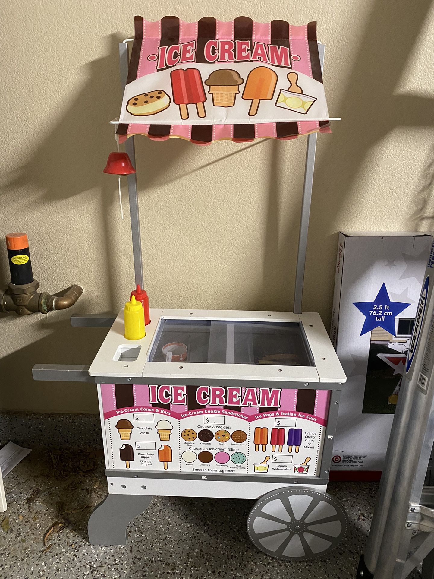Melissa & Doug Food Stand