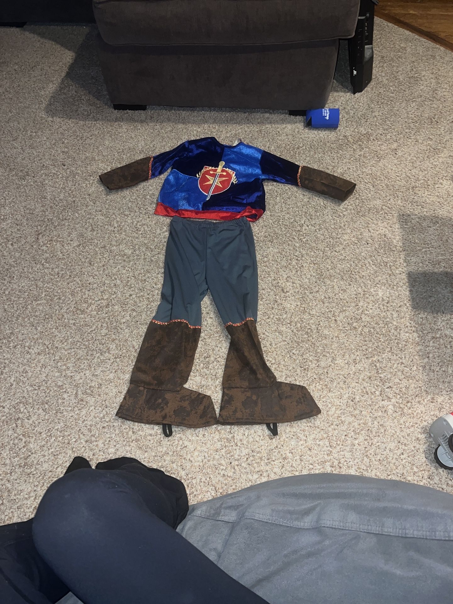 King/Knight Child Costume. Does not come a sword or cape size 3-5